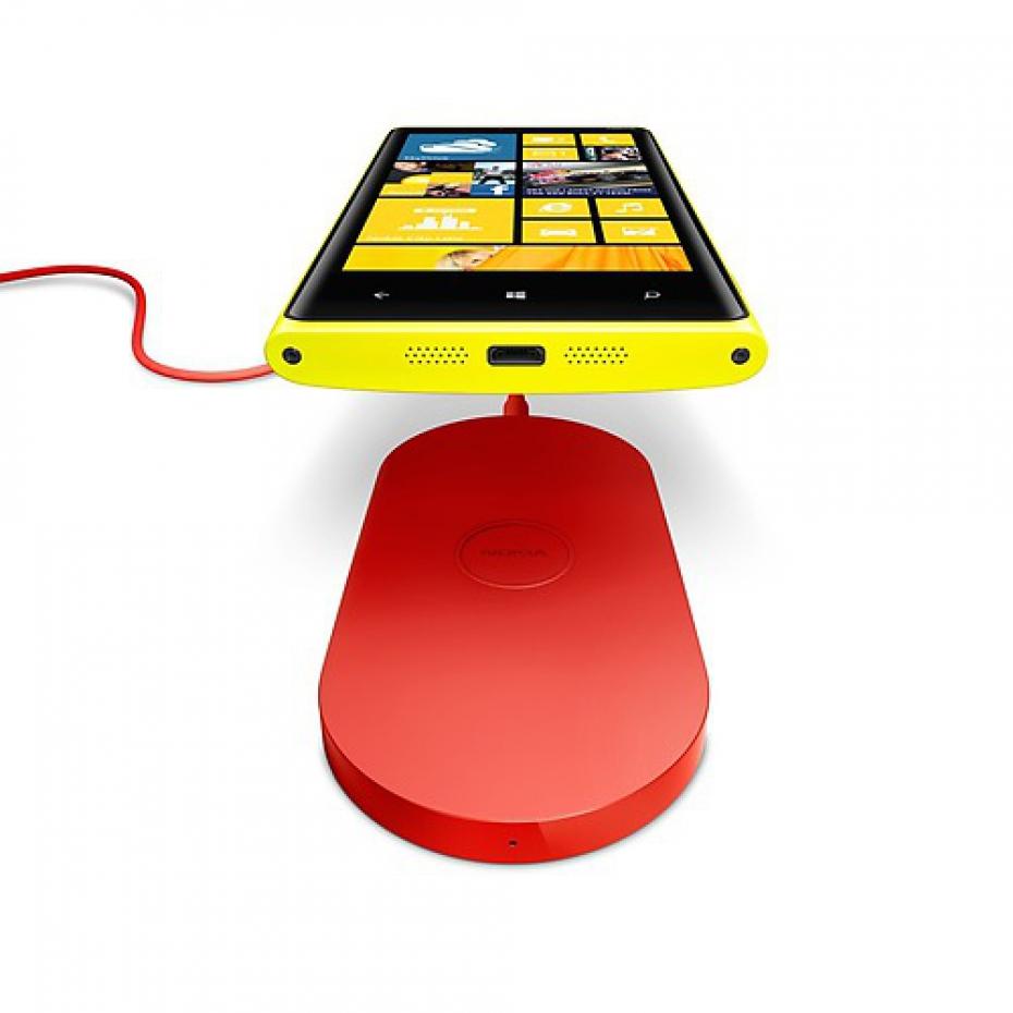 le-nokia-lumia-920-et-son-chargeur-sans-fil le-nokia-lumia-920-et-son-chargeur-sans-fil