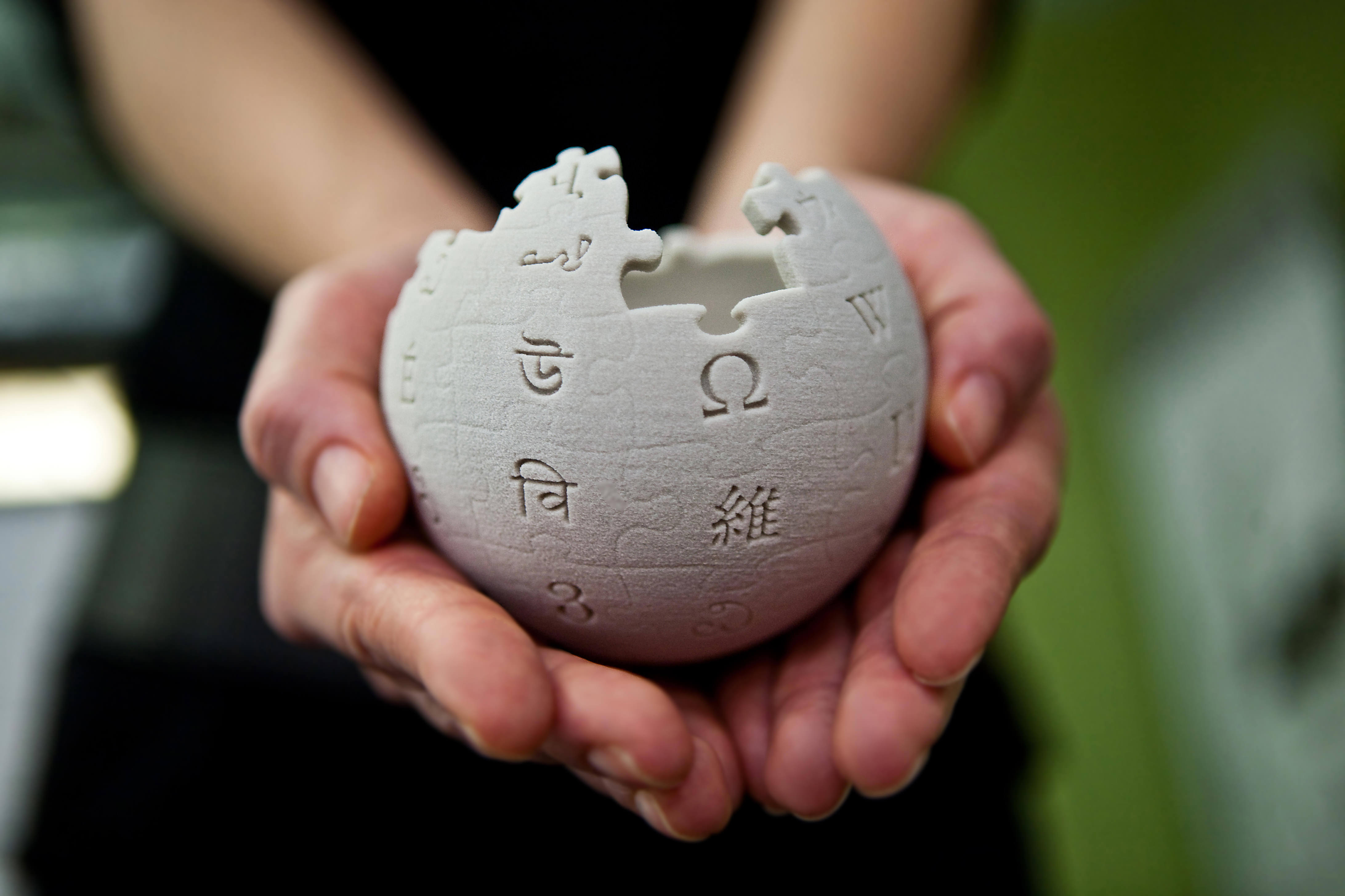 Wikipedia VS Apple et Amazon Exploitation de données : Wikipédia tacle Apple et Amazon