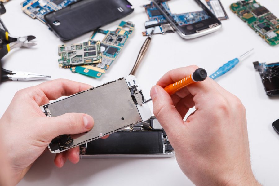 raw 1 900x600 - Smartphones : dans le secret des productions